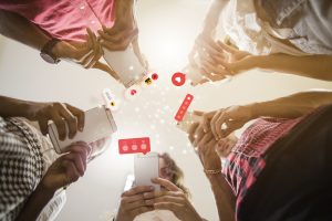 Lire la suite à propos de l’article Créer du contenu viral : Les clés pour capter l&rsquo;attention sur les réseaux sociaux